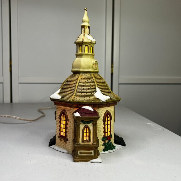 Santa's Workbench Hope Chapel Lighted Christmas Building from 1997 - Picture 5 of 9